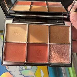 Wayne Goss eyeshadow palette in Amber